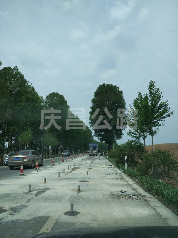 公路压浆现场