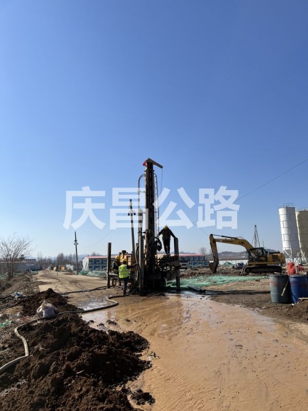 路面压浆施工：提升道路质量，改善交通环境！